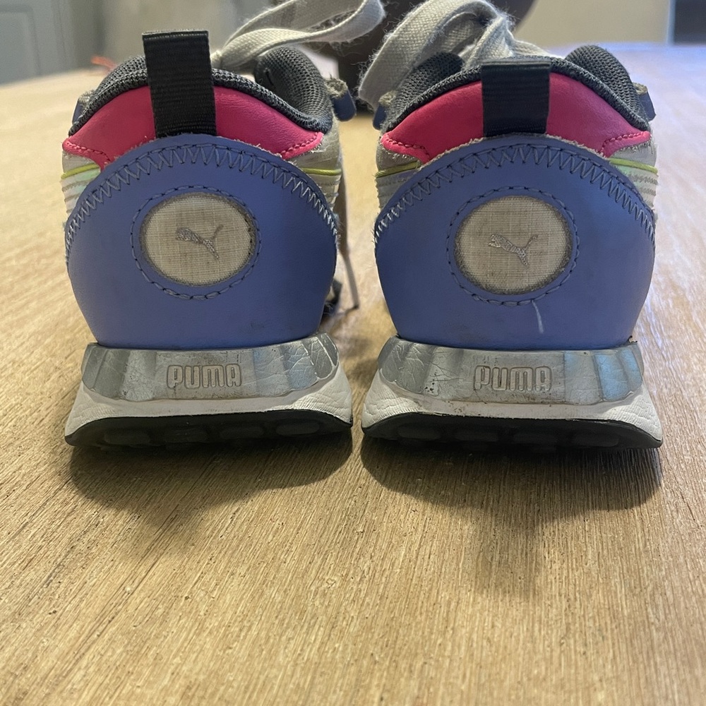 Kids pumas size 10